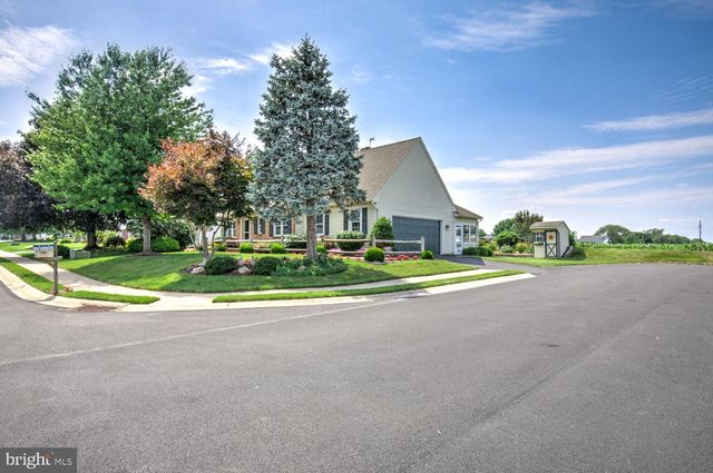 231 CYPRESS LN, New Holland, PA 17557