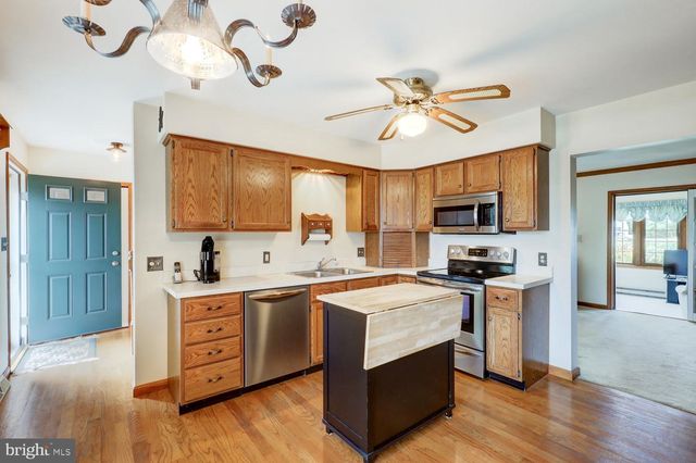 231 CYPRESS LN, New Holland, PA 17557