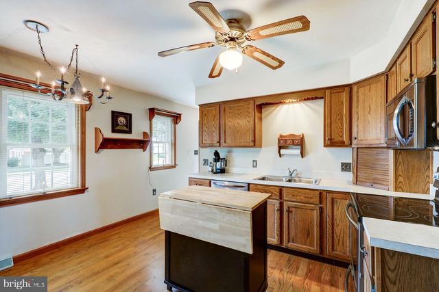 231 CYPRESS LN, New Holland, PA 17557