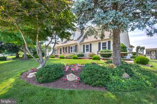 231 CYPRESS LN, New Holland, PA 17557