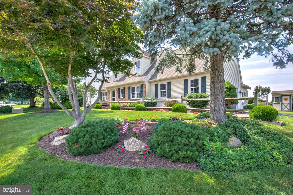 231 CYPRESS LN, New Holland, PA 17557
