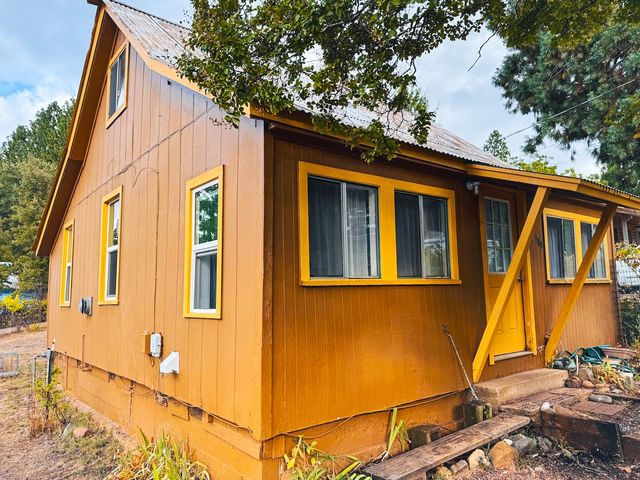 108 Pine St, West Point, CA 95255