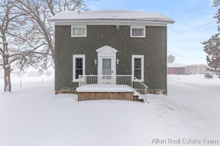 1224 102nd Avenue, Plainwell, MI 49080