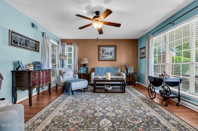 52 Greenwich Avenue, Manchester, NJ 08759