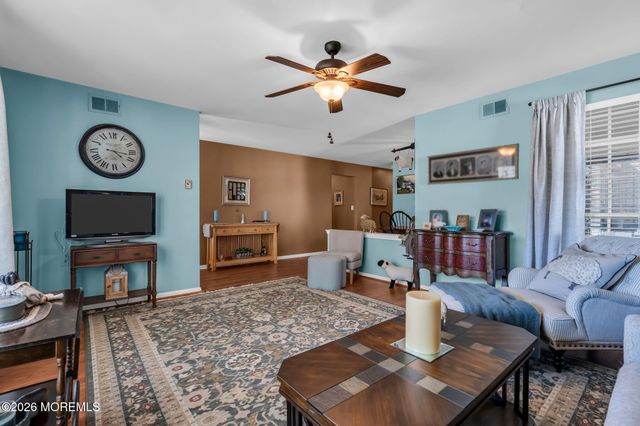 52 Greenwich Avenue, Manchester, NJ 08759