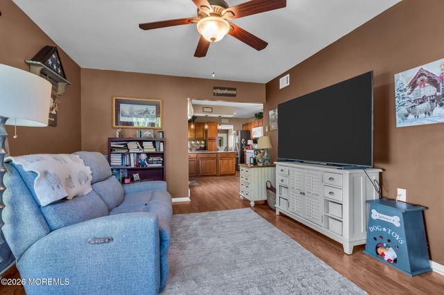 52 Greenwich Avenue, Manchester, NJ 08759
