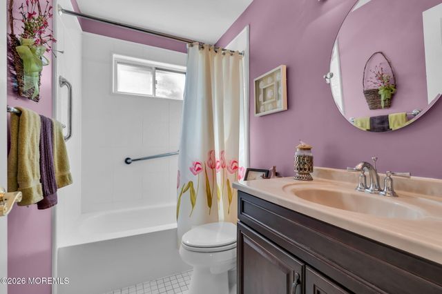 52 Greenwich Avenue, Manchester, NJ 08759