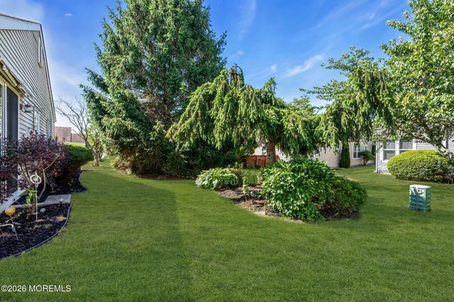52 Greenwich Avenue, Manchester, NJ 08759