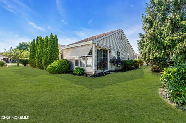 52 Greenwich Avenue, Manchester, NJ 08759
