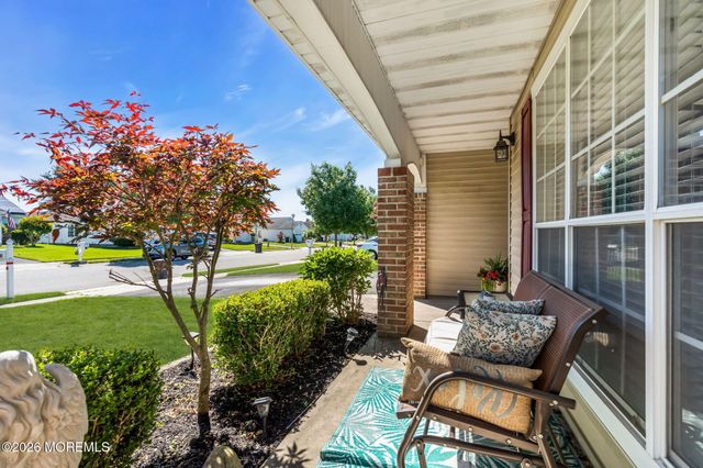 52 Greenwich Avenue, Manchester, NJ 08759