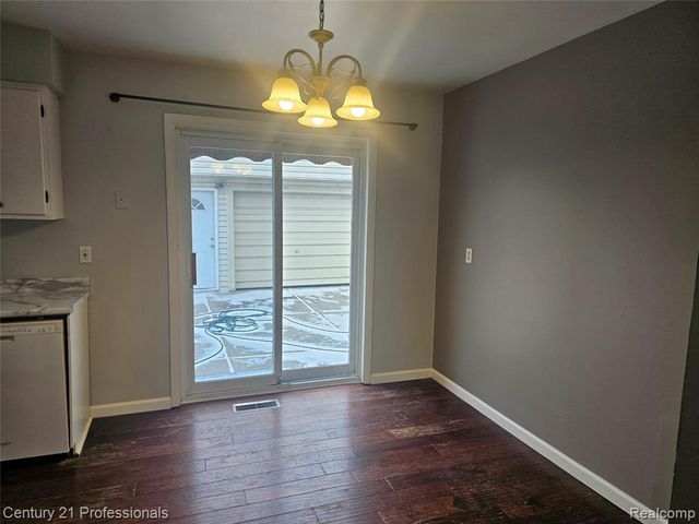 30731 Mackenzie Drive, Westland, MI 48185