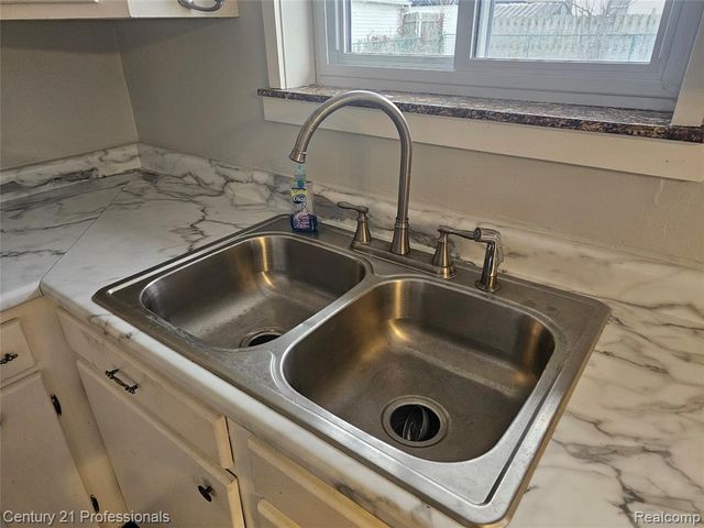 30731 Mackenzie Drive, Westland, MI 48185