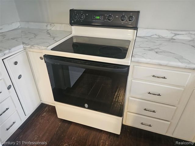 30731 Mackenzie Drive, Westland, MI 48185