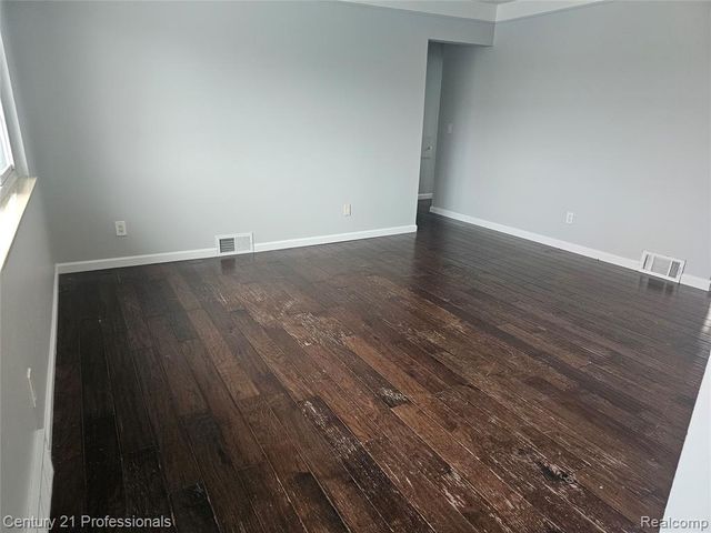 30731 Mackenzie Drive, Westland, MI 48185