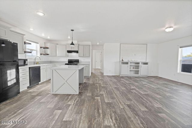 9405 S Vicki Drive, Tucson, AZ 85736