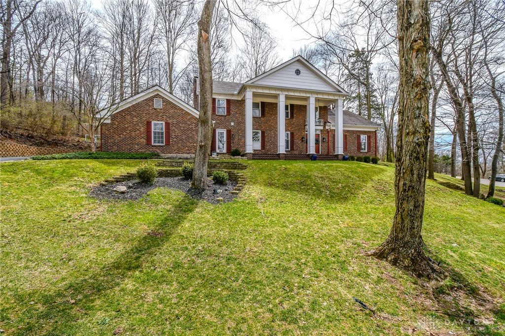1955 Kresswood Circle, Dayton, OH 45429
