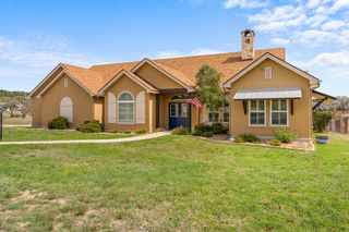 221 Cypress Estates Pkwy W, Ingram, TX 78025