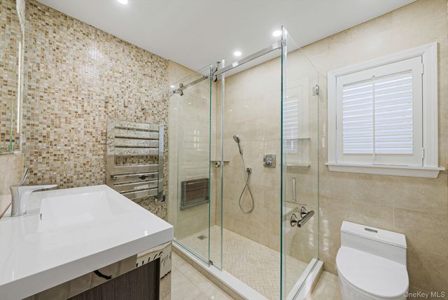 32 Everett, Lynbrook, NY 11563