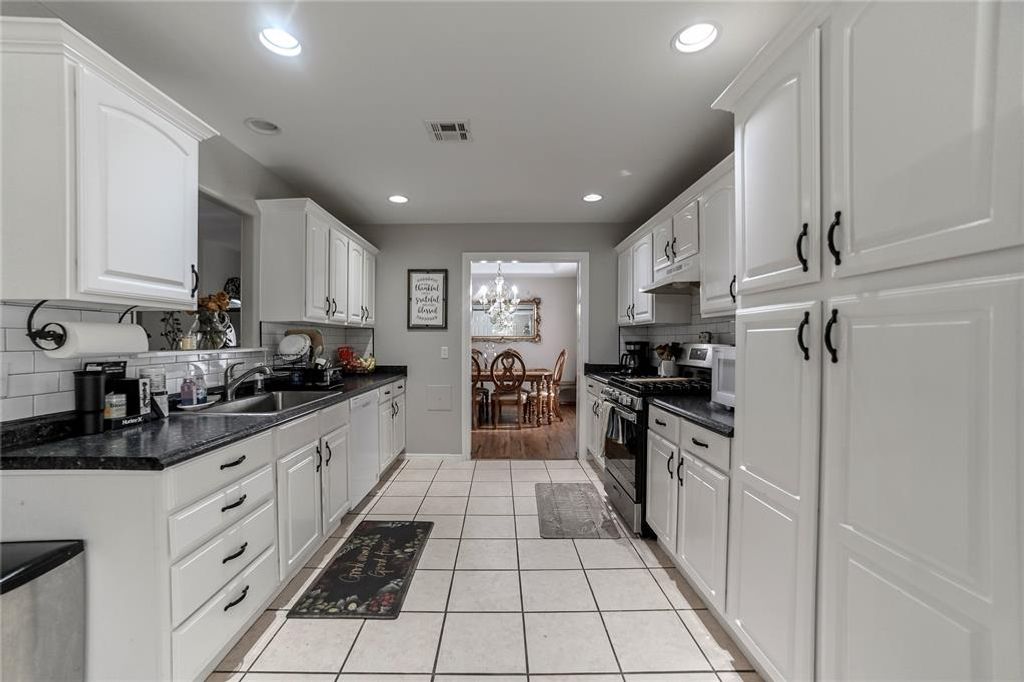 12127 SW 4th Street, Yukon, OK 73099