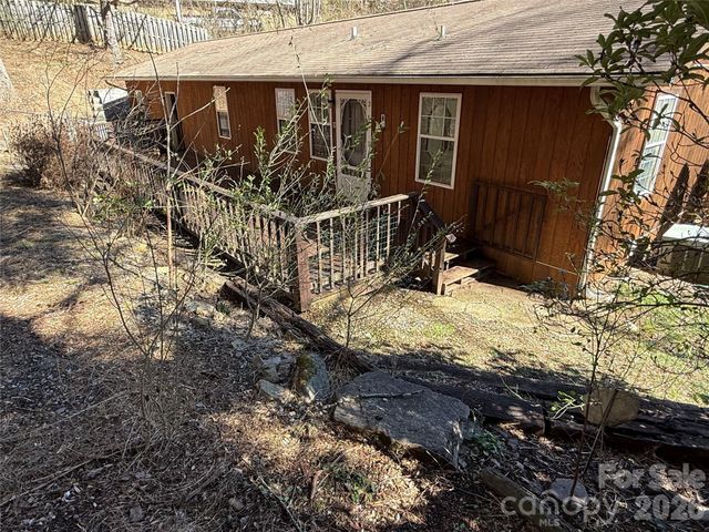 215 Pinellas Lane, Waynesville, NC 28785