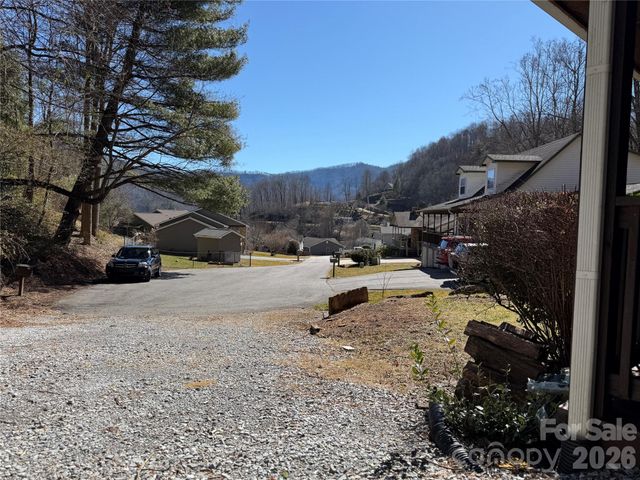 215 Pinellas Lane, Waynesville, NC 28785