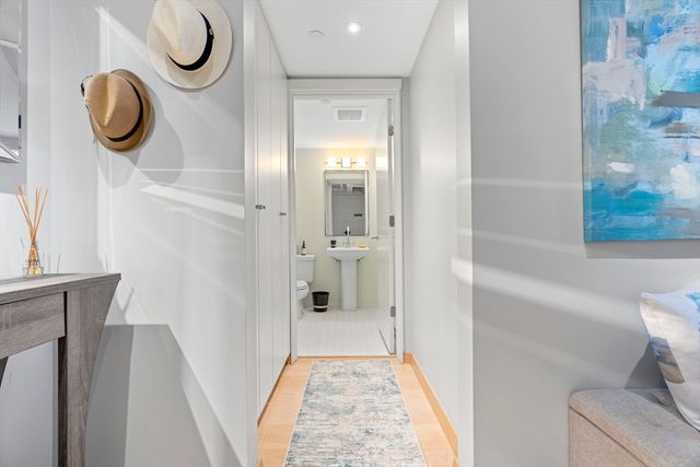 25 Channel Center St 212, Boston, MA 02210