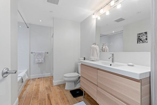 25 Channel Center St 212, Boston, MA 02210