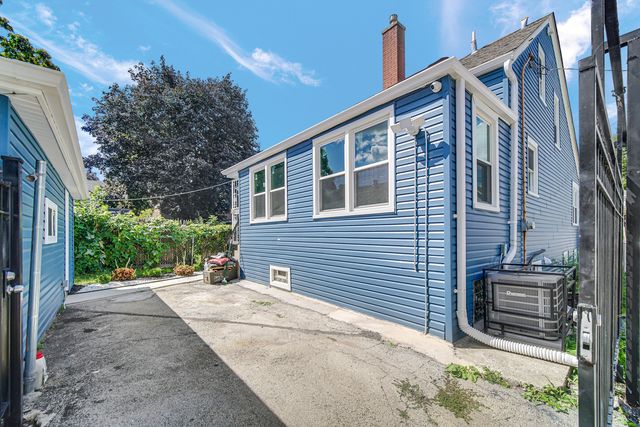 35 S 16th Avenue, Maywood, IL 60153