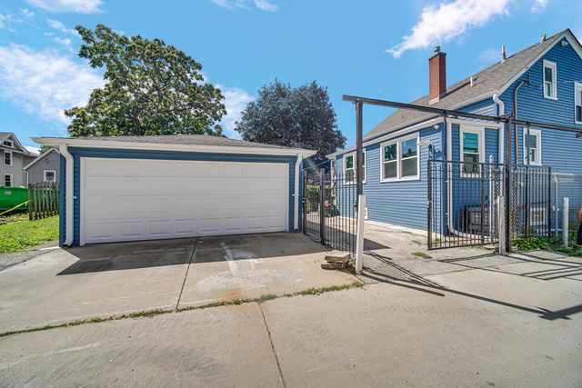 35 S 16th Avenue, Maywood, IL 60153