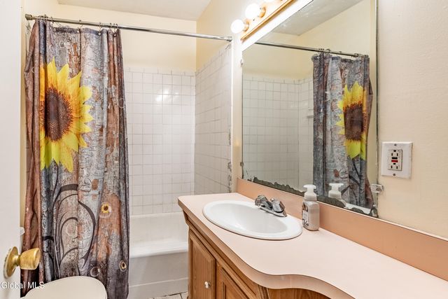 846 7th Avenue, Troy, NY 12182