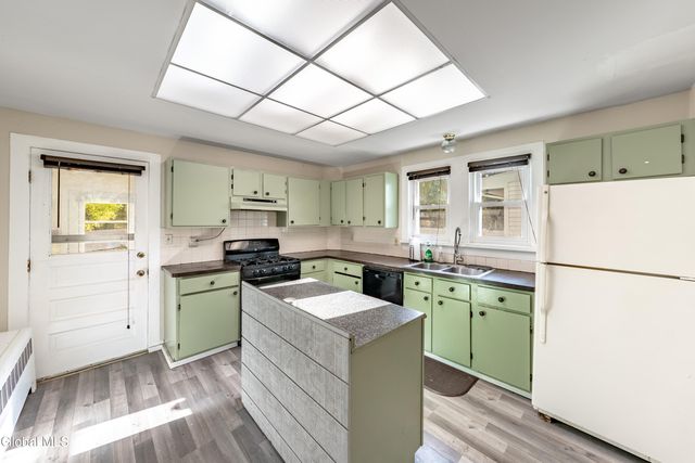 846 7th Avenue, Troy, NY 12182