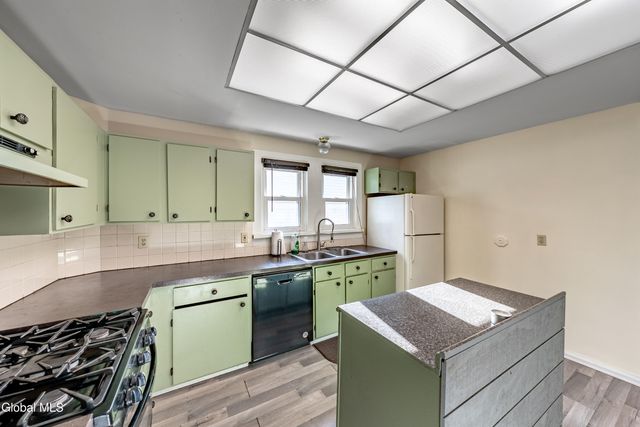 846 7th Avenue, Troy, NY 12182