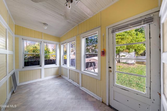 846 7th Avenue, Troy, NY 12182