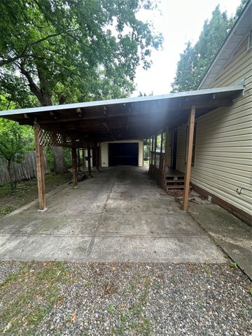 2013 W 14th Avenue, Corsicana, TX 75110