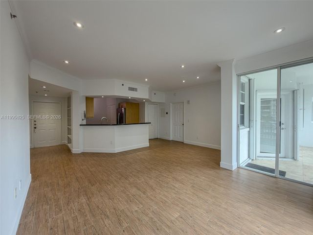 3245 NE 184th St 13405, Aventura, FL 33160