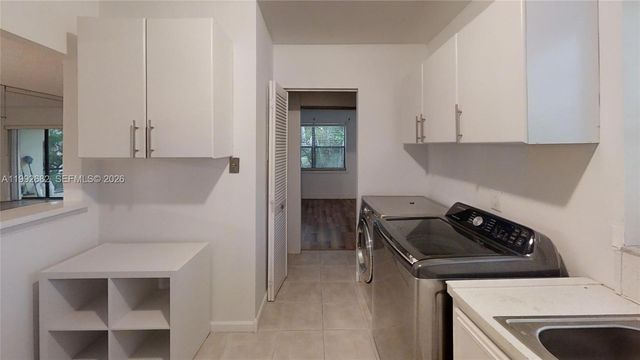 301 N Pine Island Rd 165, Plantation, FL 33324