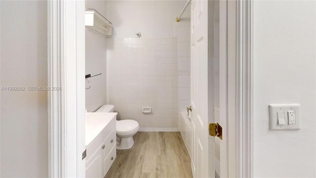 301 N Pine Island Rd 165, Plantation, FL 33324