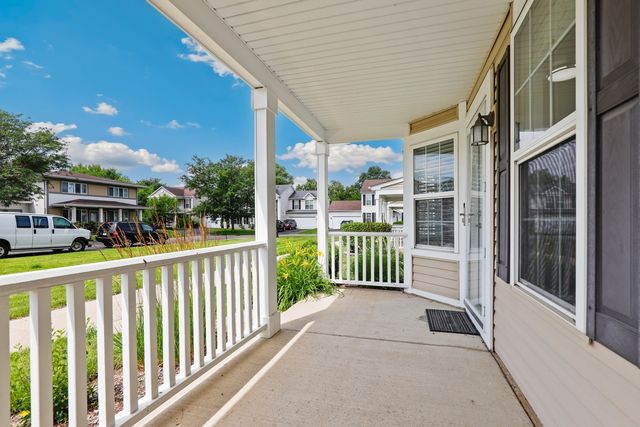 1613 Victoria Park Circle, Aurora, IL 60504