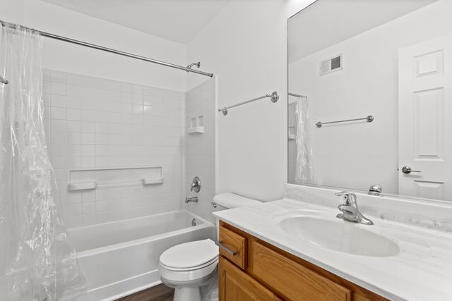 1613 Victoria Park Circle, Aurora, IL 60504