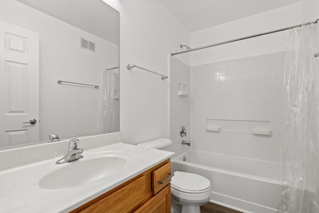 1613 Victoria Park Circle, Aurora, IL 60504
