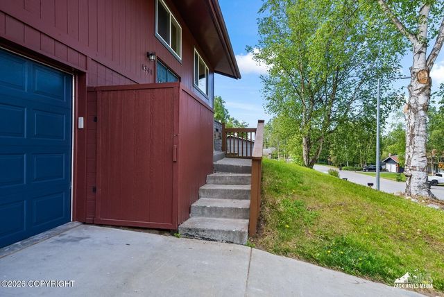 6548 Notting Hill Drive, Anchorage, AK 99504