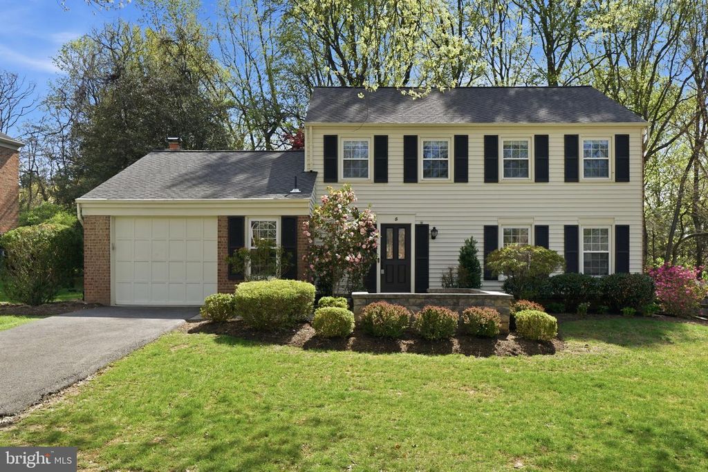 Image 1 of property listing at 5 INFIELD CT S, Potomac, MD 20854