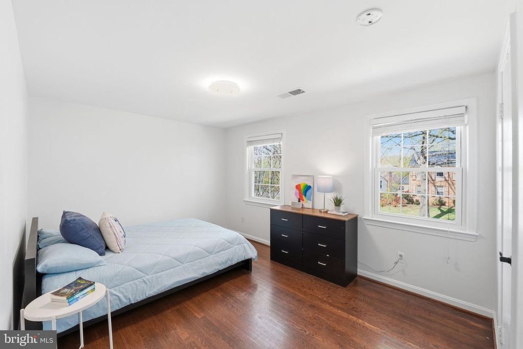 Image 14 of property listing at 5 INFIELD CT S, Potomac, MD 20854