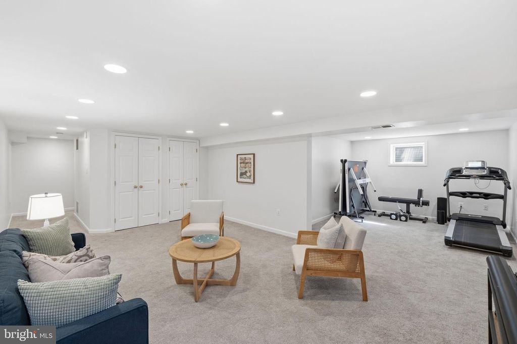 Image 19 of property listing at 5 INFIELD CT S, Potomac, MD 20854