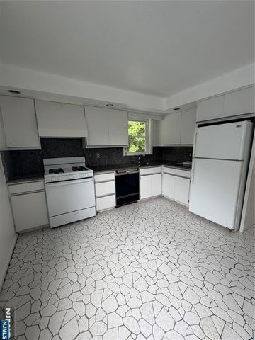 387 Farnham Avenue 2, Lodi, NJ 07644