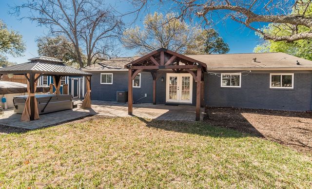 2901 Mark Drive, Arlington, TX 76013