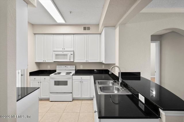 8539 GATE Parkway 9111, Jacksonville, FL 32216