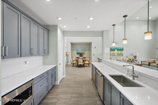 8539 GATE Parkway 9111, Jacksonville, FL 32216