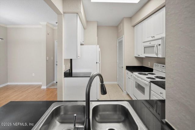 8539 GATE Parkway 9111, Jacksonville, FL 32216