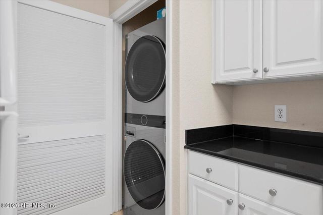 8539 GATE Parkway 9111, Jacksonville, FL 32216